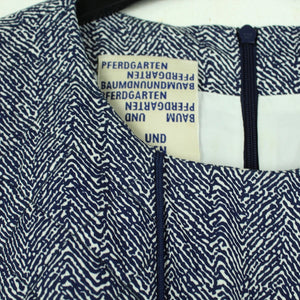 Second Hand BAUM UND PFERDGARTEN Kleid Gr. 38 blau weiß gemustert (*)