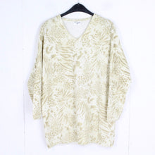 Laden Sie das Bild in den Galerie-Viewer, Vintage Pullover Female mit Wolle Gr. M weiß beige gemustert Strick