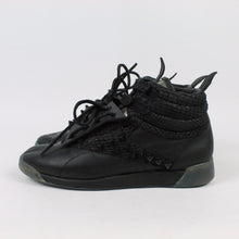 Laden Sie das Bild in den Galerie-Viewer, Second Hand REEBOK Sneaker Gr. 37,5 Spikes Patrick Mohr Modell: Freestyle Special Edition (*)