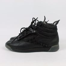 Laden Sie das Bild in den Galerie-Viewer, Second Hand REEBOK Sneaker Gr. 37,5 Spikes Modell: Freestyle Special Edition (*)