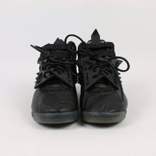 Laden Sie das Bild in den Galerie-Viewer, Second Hand REEBOK Sneaker Gr. 37,5 Spikes Patrick Mohr Modell: Freestyle Special Edition (*)