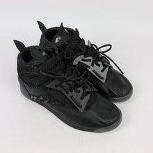 Laden Sie das Bild in den Galerie-Viewer, Second Hand REEBOK Sneaker Gr. 37,5 Spikes Patrick Mohr Modell: Freestyle Special Edition (*)
