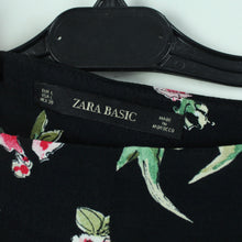Laden Sie das Bild in den Galerie-Viewer, Second Hand ZARA Shorts Gr. L schwarz geblümt mit Vögeln (*)