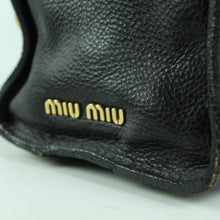 Laden Sie das Bild in den Galerie-Viewer, Second Hand MIU MIU Handtasche schwarz Leder (*)