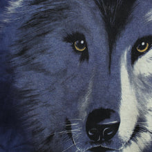 Laden Sie das Bild in den Galerie-Viewer, THE MOUNTAIN Vintage Batik T-Shirt Gr. XS blau Batik Wolf Print