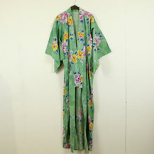 Laden Sie das Bild in den Galerie-Viewer, Vintage Kimono Gr. one size grün bunt geblümt  