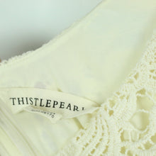 Laden Sie das Bild in den Galerie-Viewer, Second Hand THISTLE PEARL Spitzenkleid Gr. M creme Spitze Kleid (*)