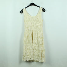 Laden Sie das Bild in den Galerie-Viewer, Second Hand THISTLE PEARL Spitzenkleid Gr. M creme Spitze Kleid (*)