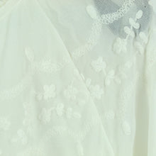 Laden Sie das Bild in den Galerie-Viewer, Second Hand MANGO Bluse Gr. XL weiß bestickt Boho (*)