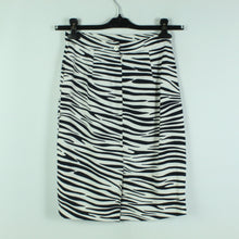 Laden Sie das Bild in den Galerie-Viewer, Second Hand CALOMA Rock Gr. 36 schwarz weiß Zebra Muster (*)