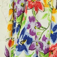Laden Sie das Bild in den Galerie-Viewer, Vintage Short Gr. S weiß bunt geblümt Sommershorts High Waist