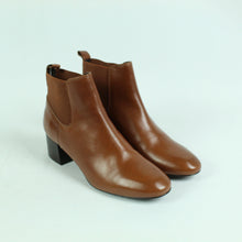 Laden Sie das Bild in den Galerie-Viewer, Second Hand GALERIE LAFAYETTE Stiefelette Gr. 36 braun NEU (*)