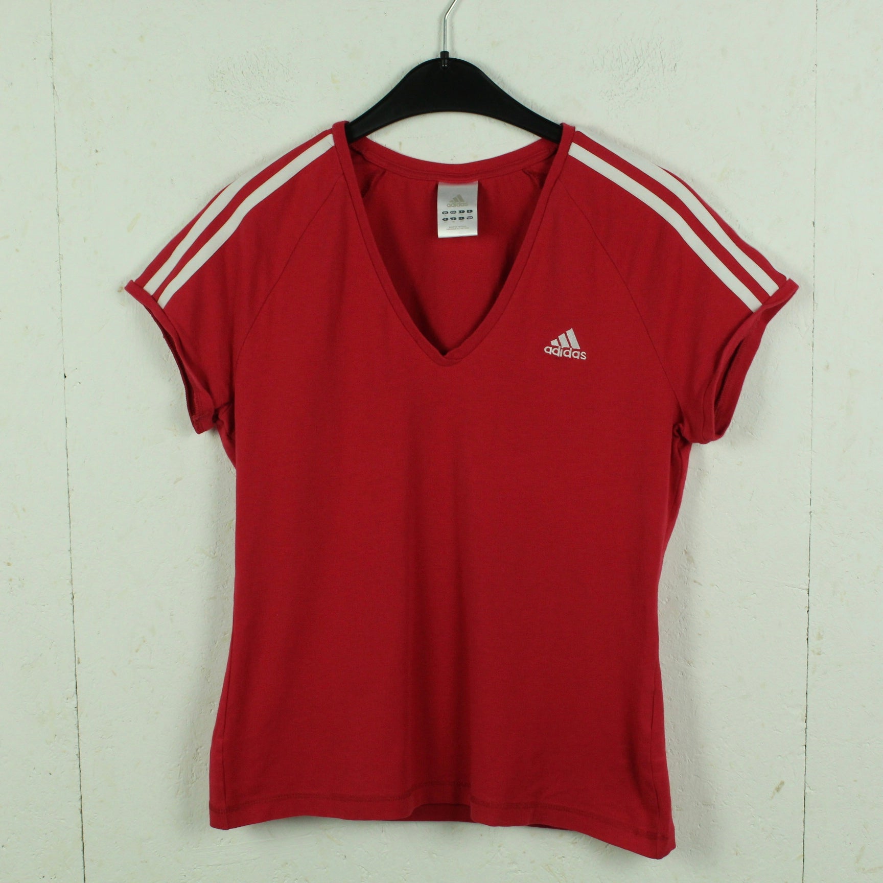 Second Hand ADIDAS Vintage T Shirt Gr. M rot V Neck SALT BERLIN