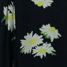 Laden Sie das Bild in den Galerie-Viewer, Second Hand GANNI Bluse Gr. 42 dunkelblau mehrfarbig geblümt (*)