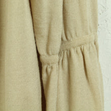 Laden Sie das Bild in den Galerie-Viewer, Second Hand ESCADA Pullover Gr. 38 beige mit Wolle (*)