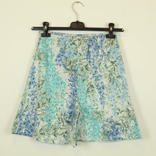 Laden Sie das Bild in den Galerie-Viewer, VINTAGE Shorts Gr. S