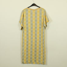 Laden Sie das Bild in den Galerie-Viewer, Vintage Leinenkleid Gr. 38 gelb grau Querstreifen Midikleid