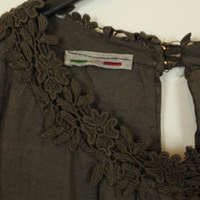 Laden Sie das Bild in den Galerie-Viewer, Second Hand MADE IN ITALY Leinenkleid Gr. 38 braun Leinen Kleid (*)