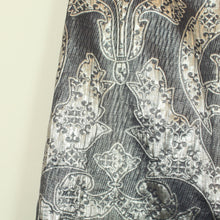 Laden Sie das Bild in den Galerie-Viewer, Second Hand H&amp;M Rock Gr. 40 silber Barock Muster Minirock (*)