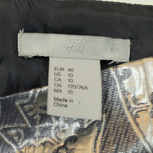 Laden Sie das Bild in den Galerie-Viewer, Second Hand H&amp;M Rock Gr. 40 silber Barock Muster Minirock (*)