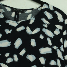 Laden Sie das Bild in den Galerie-Viewer, Second Hand SELECTED FEMME Bluse Gr. 36 blau abstrakt gemustert (*)