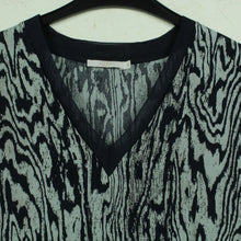 Laden Sie das Bild in den Galerie-Viewer, Second Hand WERA STOCKHOLM Bluse Gr. 36 dunkelblau grau oversized (*)