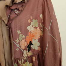 Laden Sie das Bild in den Galerie-Viewer, Second Hand BCBG MAXAZRIA Seidenkleid Gr. 34 altrosa geblümt Kleid (*)