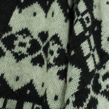 Laden Sie das Bild in den Galerie-Viewer, Vintage Cardigan mit Wolle Gr. L schwarz weiß Norweger Muster