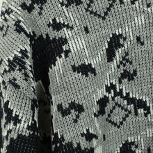 Laden Sie das Bild in den Galerie-Viewer, Vintage Pullover Gr. S schwarz grau Crazy Pattern