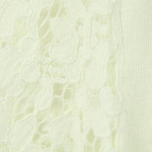 Laden Sie das Bild in den Galerie-Viewer, Second Hand PEACE N´LOVE Strickjacke Gr. M weiß Strick (*)