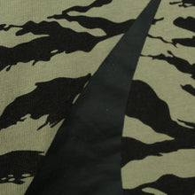 Laden Sie das Bild in den Galerie-Viewer, Second Hand NIKE T-Shirt Gr. XS braun schwarz Animalprint (*)