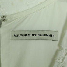 Laden Sie das Bild in den Galerie-Viewer, Second Hand FALL WINTER SPRING SUMMER Kleid Gr. S weiß Lochmuster (*)