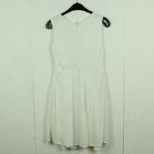 Laden Sie das Bild in den Galerie-Viewer, Second Hand FALL WINTER SPRING SUMMER Kleid Gr. S weiß Lochmuster (*)