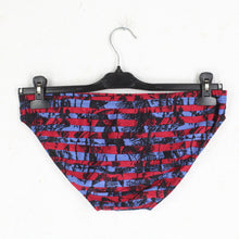Laden Sie das Bild in den Galerie-Viewer, Vintage Badehose Gr. XL rot blau Crazy Pattern 80s 90s Swimwear