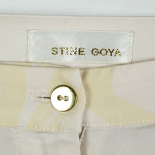 Laden Sie das Bild in den Galerie-Viewer, Second Hand STINE GOYA Hose Gr. S beige creme gemustert (*)