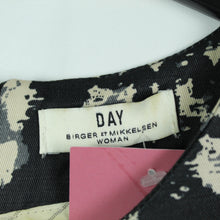 Laden Sie das Bild in den Galerie-Viewer, Second Hand DAY BIRGER ET MIKKELSEN Kleid Gr. 38 schwarz creme gemustert (*)