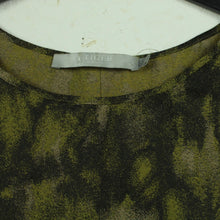Laden Sie das Bild in den Galerie-Viewer, Second Hand TIGER OF SWEDEN Bluse Gr. 42 grün gemustert (*)